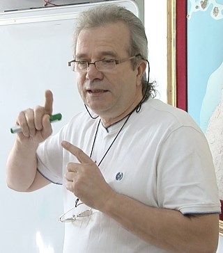 25 ans au service de l'abeille noire... Bernard NICOLLET, Maître de stages d'Apiculture tous niveaux, France et etranger